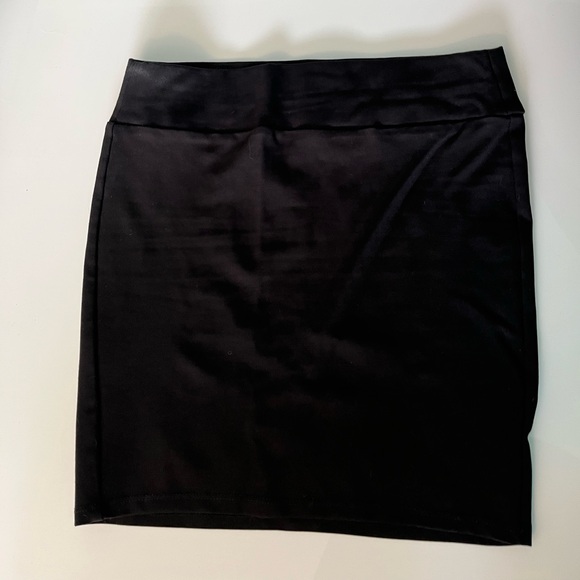NWT & NWOT Eclipse Tattoo seriously slimming mini skirts size small - Picture 2 of 5